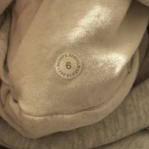 Lululemon relaxed high rise joggers - Picture 8 of 9